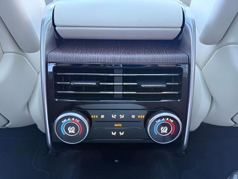 Certified 2024 Land Rover Range Rover SE image 29