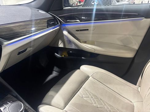 Used 2018 BMW 530i xDrive AWD/4WD image 10