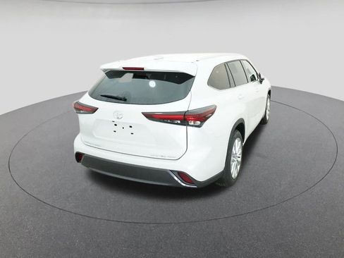 New 2026 Toyota Highlander Limited image 8