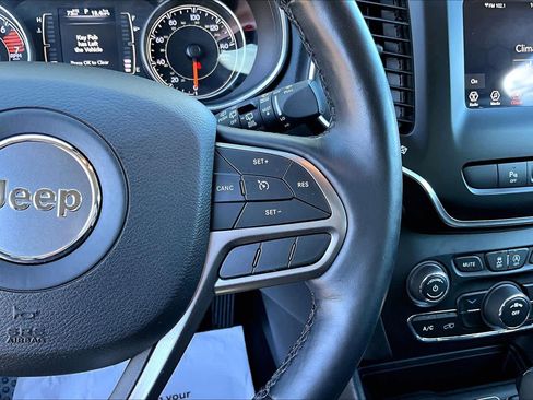 Used 2021 Jeep Cherokee Latitude Plus image 23