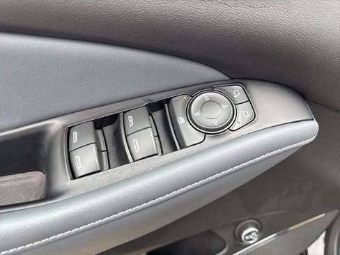 Used 2024 Buick Enclave Essence AWD/4WD image 9