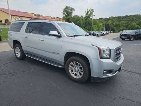 Used 2018 GMC Yukon XL SLT w/ Open Road Package AWD/4WD image 5