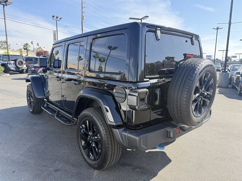 Used 2025 Jeep Wrangler Unlimited Sahara AWD/4WD image 7