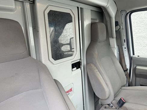 Used 2024 Ford E-350 and Econoline 350 Super Duty w/ Power Windows & Locks Group image 8