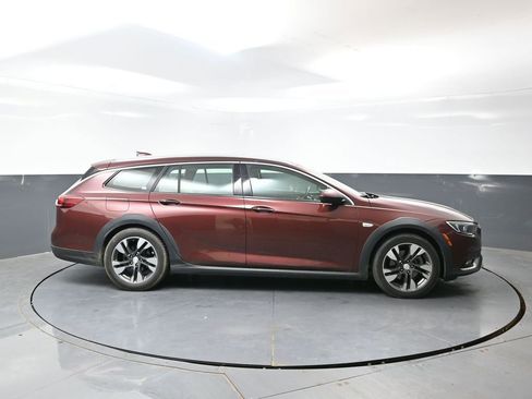 Used 2018 Buick Regal Preferred w/ Sights and Sounds Package AWD/4WD image 4