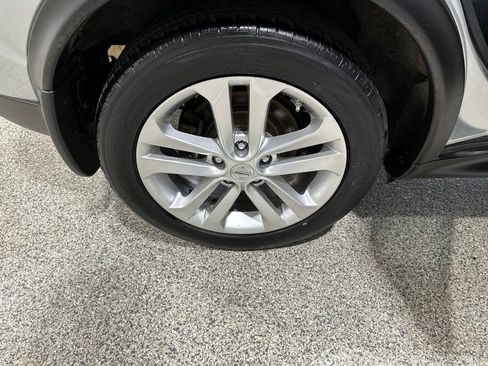 Used 2015 Nissan Juke SV AWD/4WD image 20