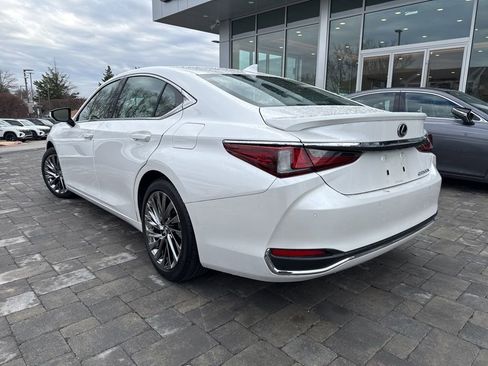 Certified 2024 Lexus ES 300h w/ Luxury Package image 5