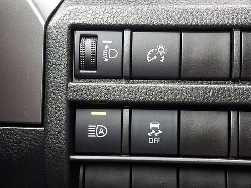 Certified 2024 Toyota Tacoma TRD Off-Road AWD/4WD image 22