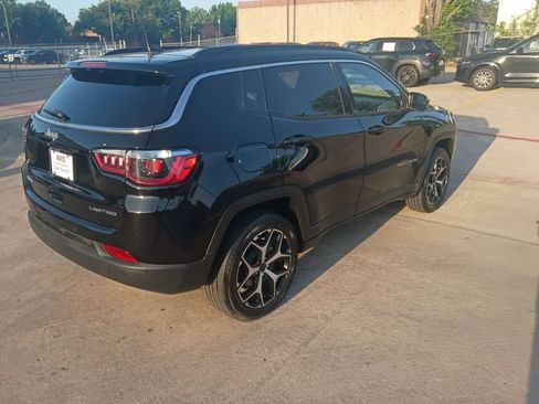 Used 2025 Jeep Compass Limited image 9