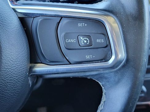 Used 2018 Jeep Wrangler Unlimited Sahara AWD/4WD image 15