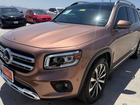 Used 2023 Mercedes-Benz GLB 250 image 2