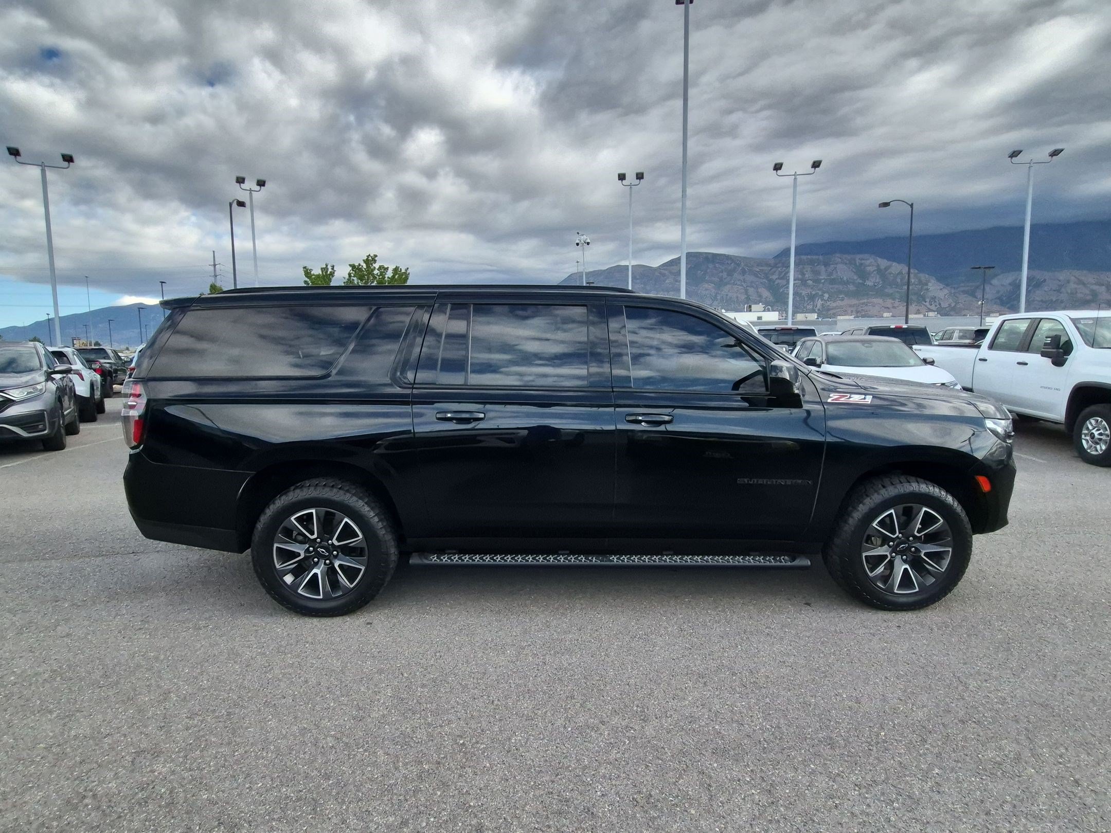 Used 2023 Chevrolet Suburban Z71 AWD/4WD image 2