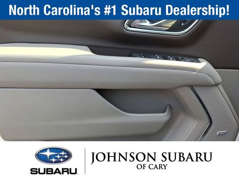 Used 2024 GMC Yukon XL SLT w/ SLT Luxury Package image 11