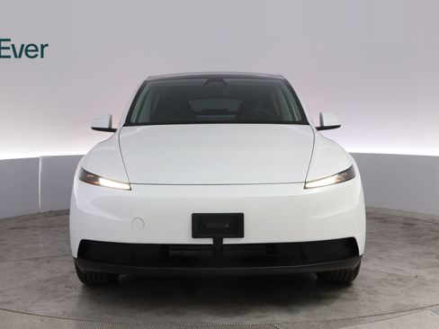 Used 2026 Tesla Model Y 2WD image 12