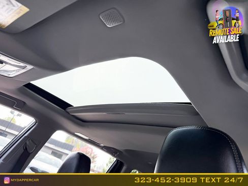 Used 2019 Toyota Highlander XLE FWD image 14