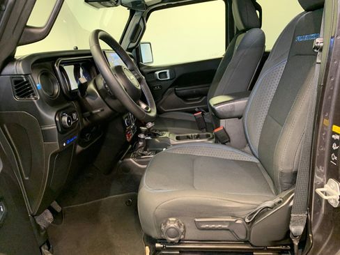 Used 2024 Jeep Wrangler Unlimited Rubicon 4xe w/ Convenience Group AWD/4WD image 17