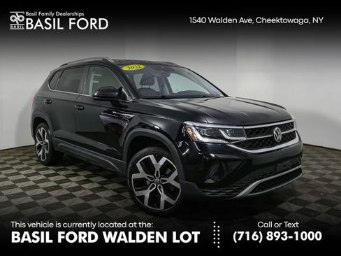 Used 2022 Volkswagen Taos SEL image 1