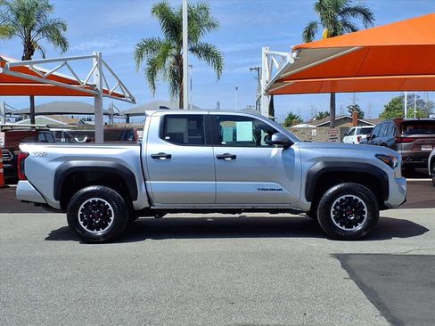 Certified 2025 Toyota Tacoma TRD Off-Road image 3