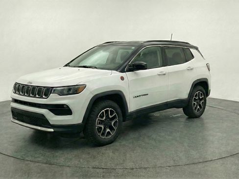 Used 2025 Jeep Compass Trailhawk w/ Trailer Tow Group image 3