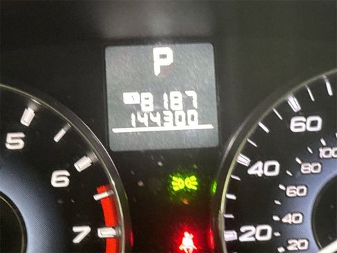 Used 2011 Subaru Outback 2.5i Premium image 12