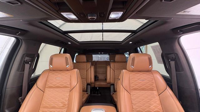 Used 2023 Cadillac Escalade Sport w/ LPO, ONYX Package AWD/4WD image 36