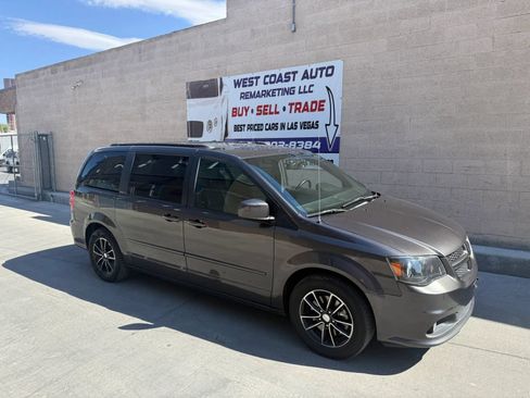Used 2017 Dodge Grand Caravan GT FWD image 3