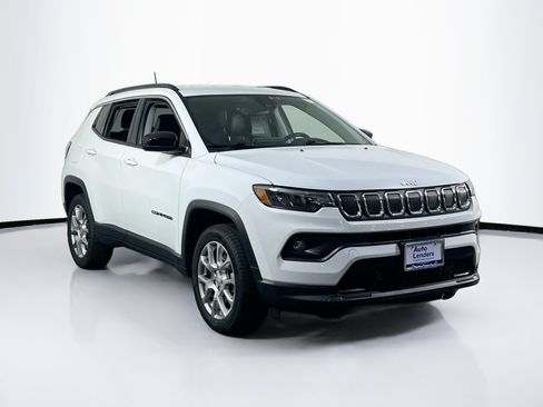 Used 2022 Jeep Compass Latitude AWD/4WD image 3