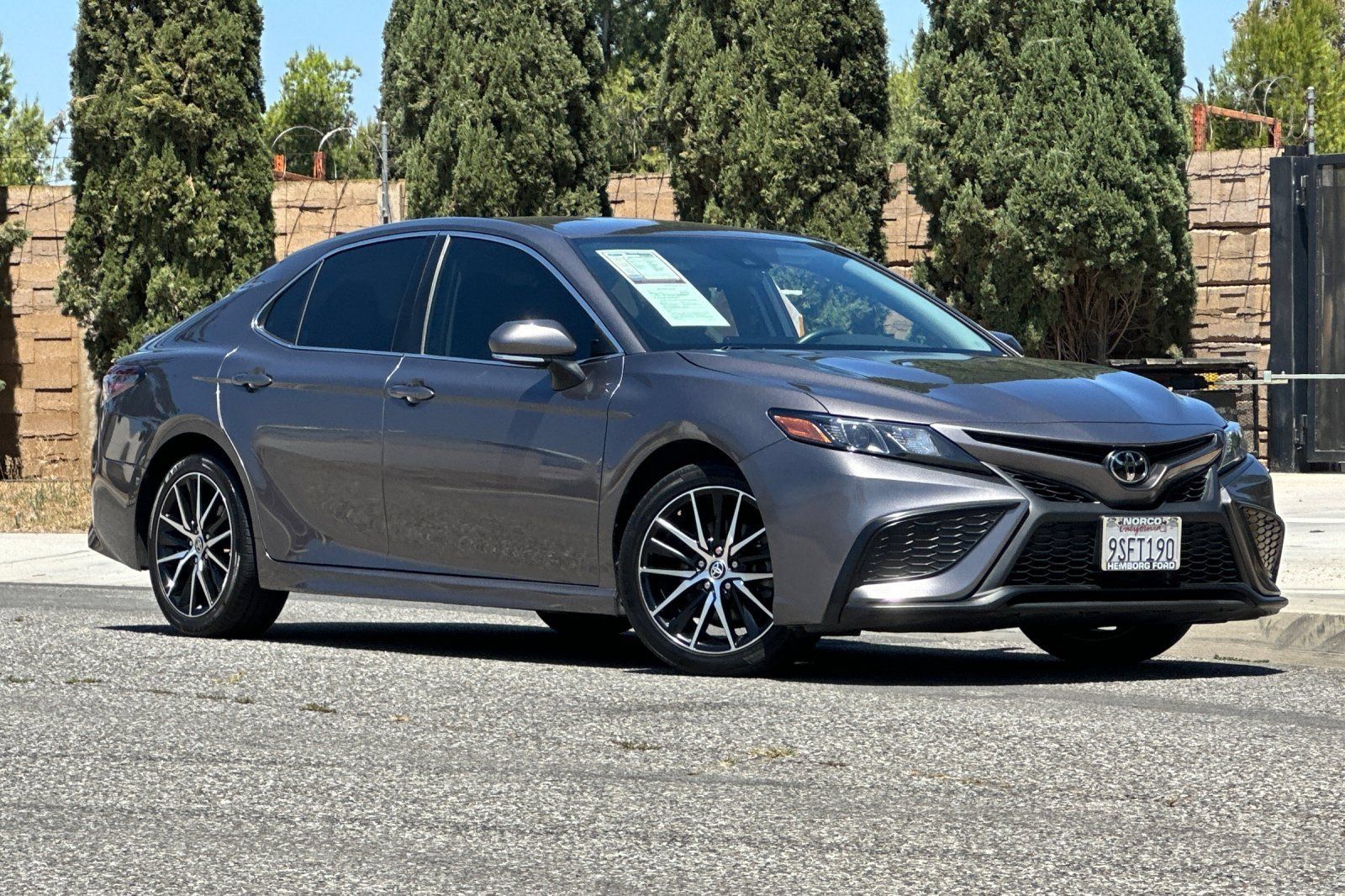 Used 2023 Toyota Camry SE FWD image 2