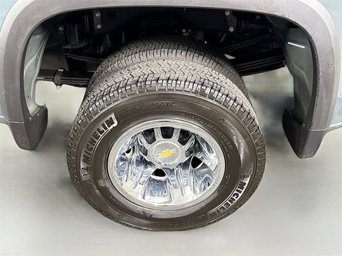 Used 2025 Chevrolet Silverado 3500 LT w/ Safety Package image 35