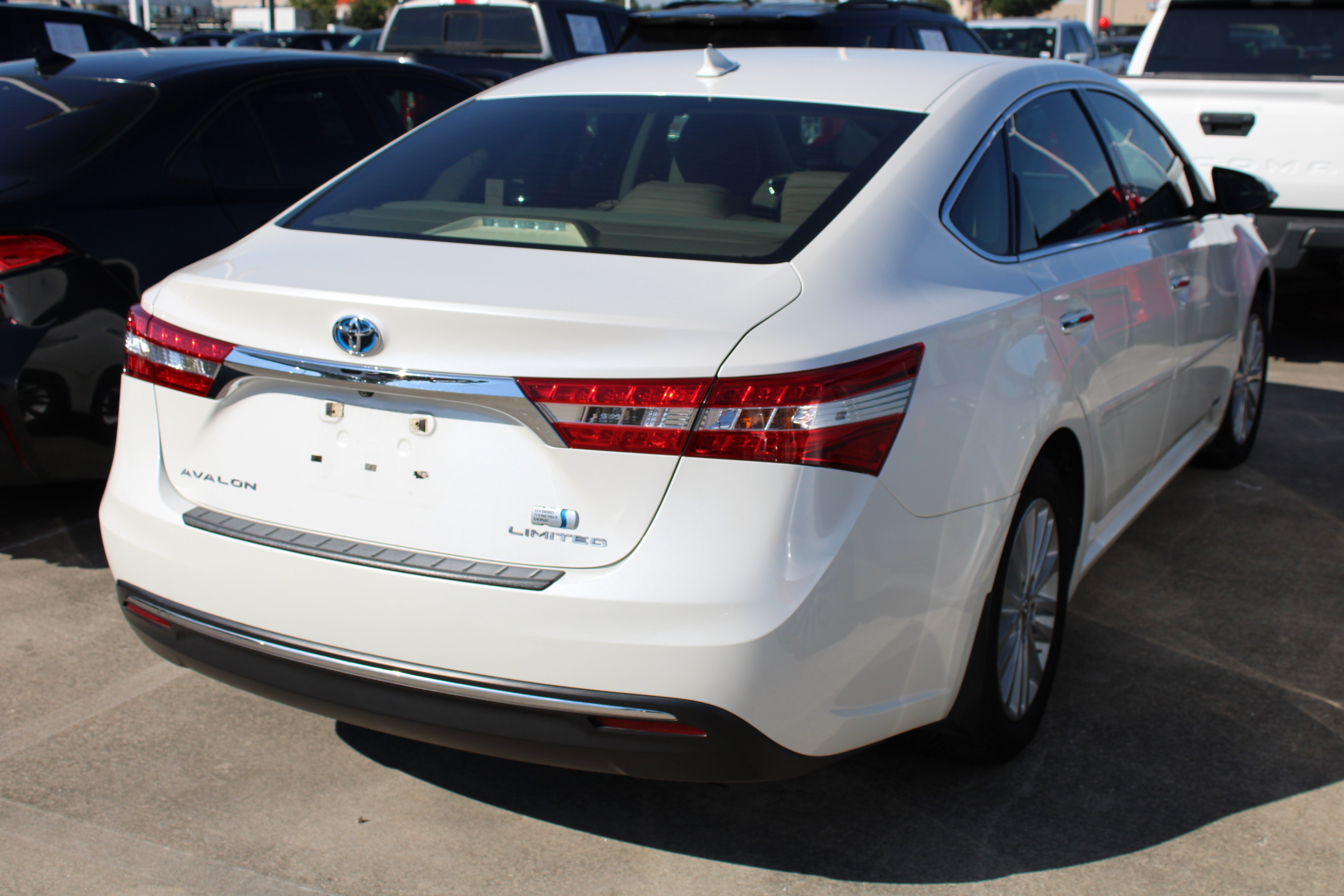 Used 2013 Toyota Avalon Limited FWD image 9