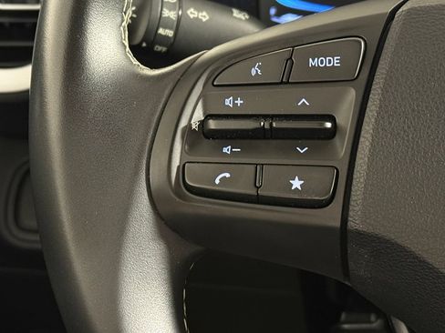 Certified 2025 Hyundai Venue Limited FWD image 35