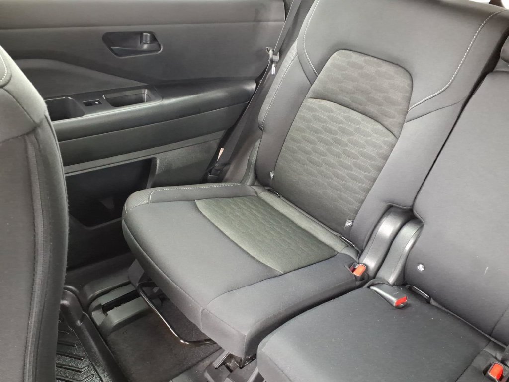 Used 2024 Nissan Pathfinder S FWD image 16