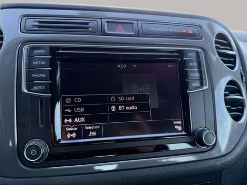 Used 2017 Volkswagen Tiguan S image 29