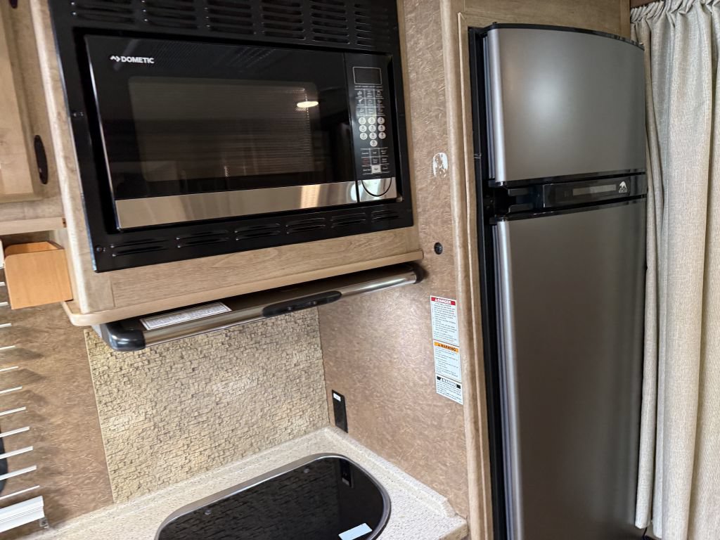 Used 2014 Mercedes-Benz Sprinter 3500 image 69