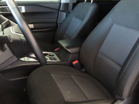 Used 2022 Ford Explorer XLT image 13