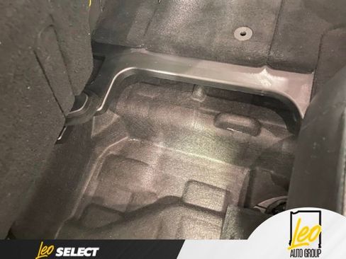 Used 2023 Chrysler Pacifica Touring-L FWD image 24