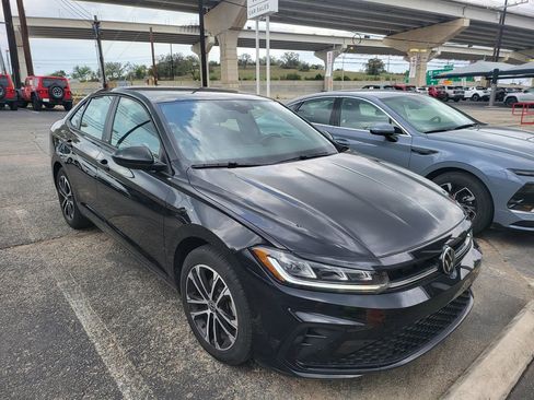 Used 2025 Volkswagen Jetta Sport image 3