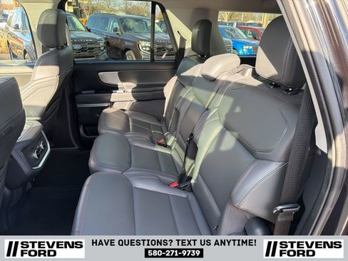 Used 2025 Ford Expedition Max Active AWD/4WD image 32