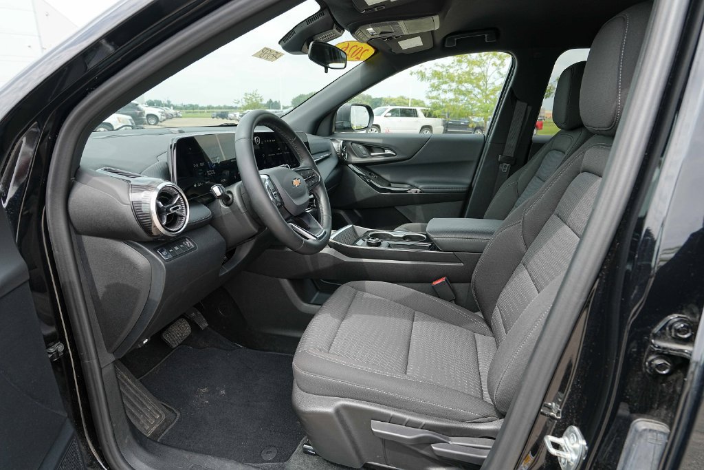 Used 2026 Chevrolet Equinox LT AWD/4WD image 17