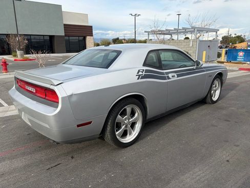 Used 2010 Dodge Challenger R/T image 5