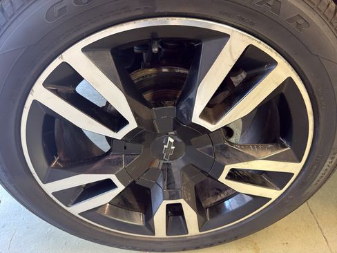 Used 2019 Chevrolet Suburban LT AWD/4WD image 37