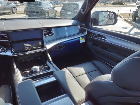 New 2023 Jeep Grand Wagoneer Series II image 13