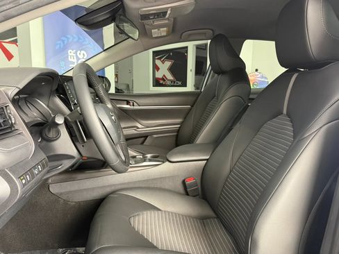 Used 2023 Toyota Camry SE FWD image 8