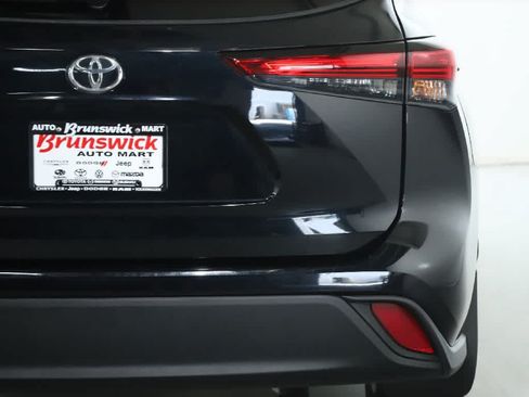 Used 2023 Toyota Highlander L FWD image 44