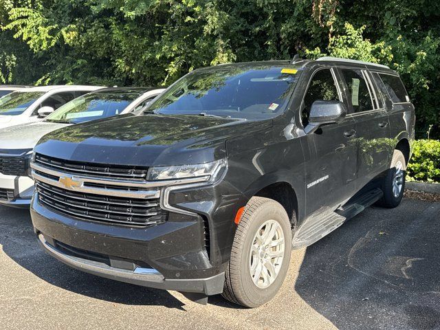 Used 2023 Chevrolet Suburban LT AWD/4WD image 3