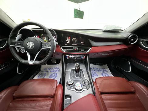 Used 2017 Alfa Romeo Giulia Ti w/ TI 19" Sport Package RWD image 18