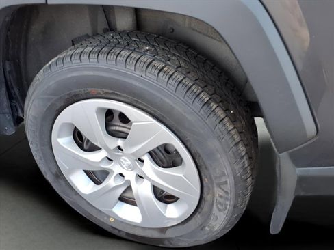 Used 2021 Toyota RAV4 LE image 14