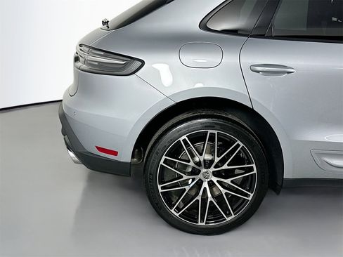 Certified 2025 Porsche Macan image 13