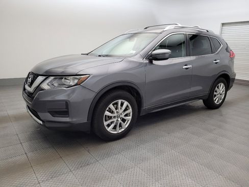 Used 2017 Nissan Rogue SV FWD image 2