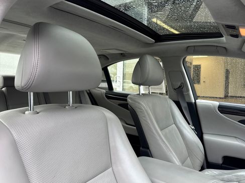 Used 2013 Lexus LS 460 w/ Comfort Pkg RWD image 16